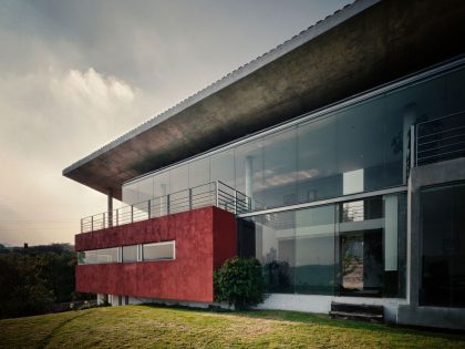A Sustainable Contemporary Home with a Large L-Shaped Concrete Walls in Mexico by REC Arquitectura (3)
