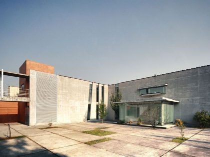 A Sustainable Contemporary Home with a Large L-Shaped Concrete Walls in Mexico by REC Arquitectura (4)