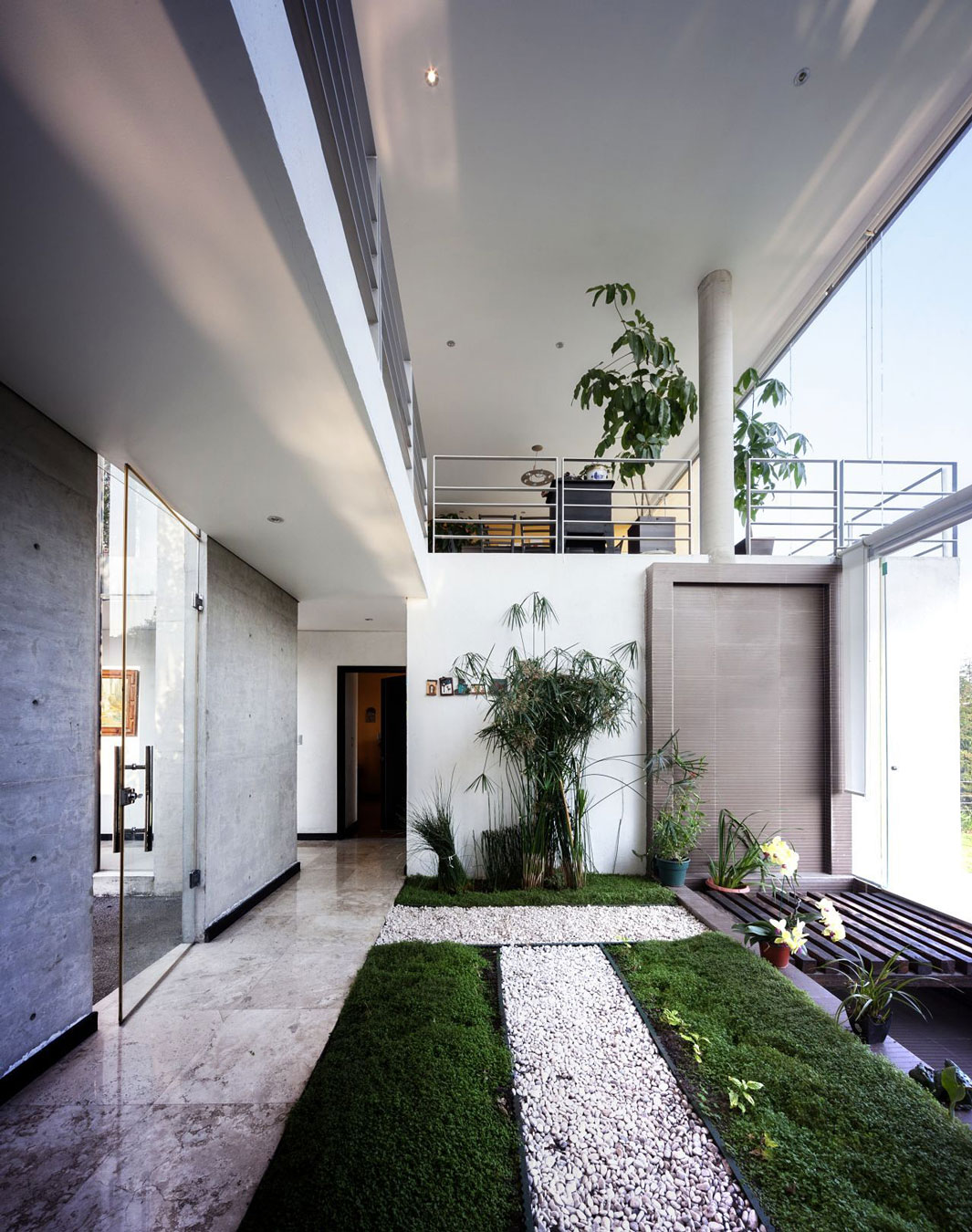 A Sustainable Contemporary Home with a Large L-Shaped Concrete Walls in Mexico by REC Arquitectura (8)