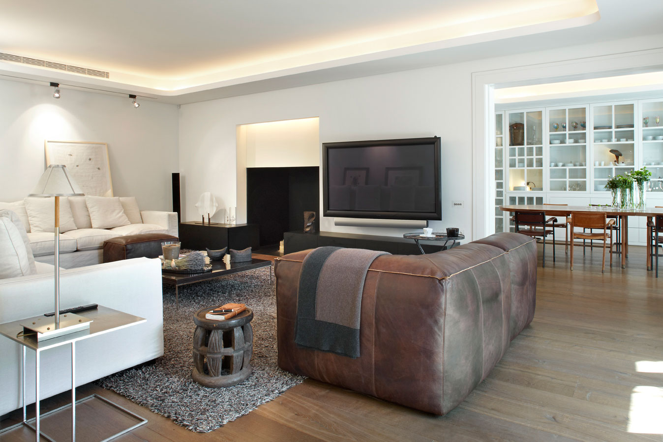 A Timeless Contemporary House with Neutral and White Interiors in Barcelona by GCA Architects (1)