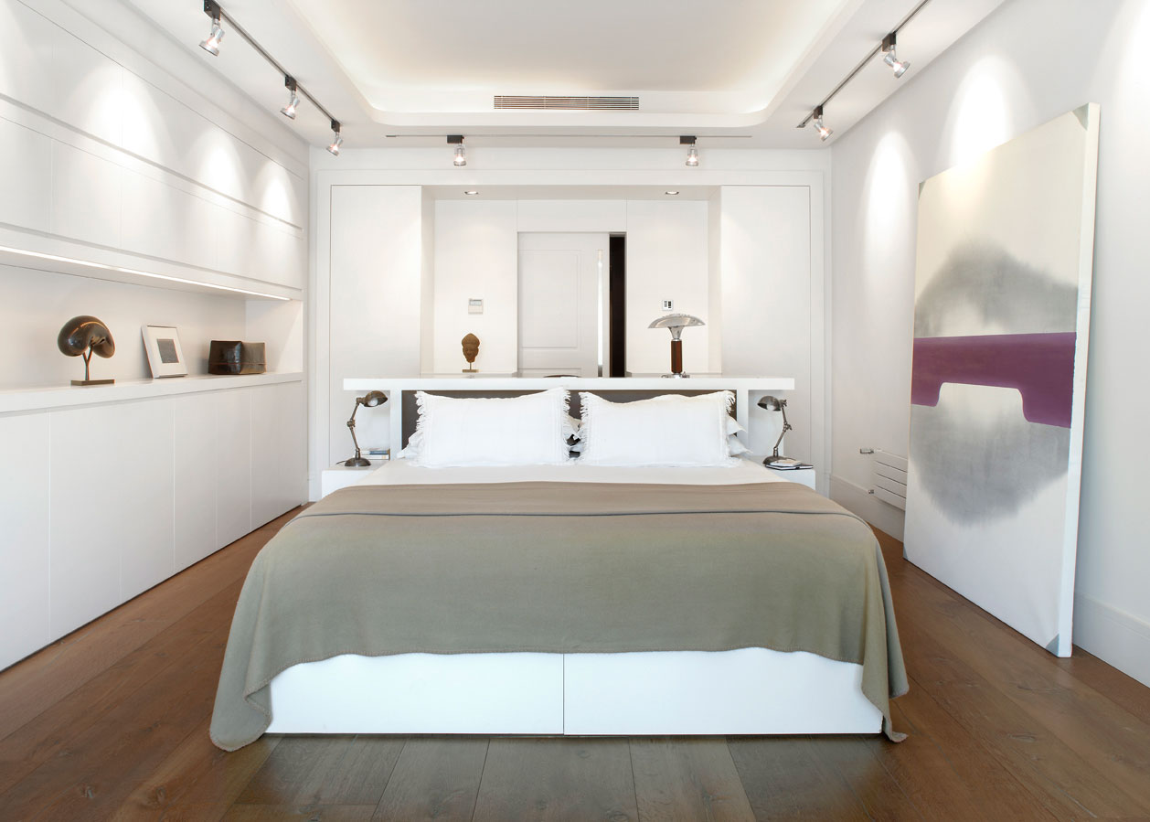 A Timeless Contemporary House with Neutral and White Interiors in Barcelona by GCA Architects (11)