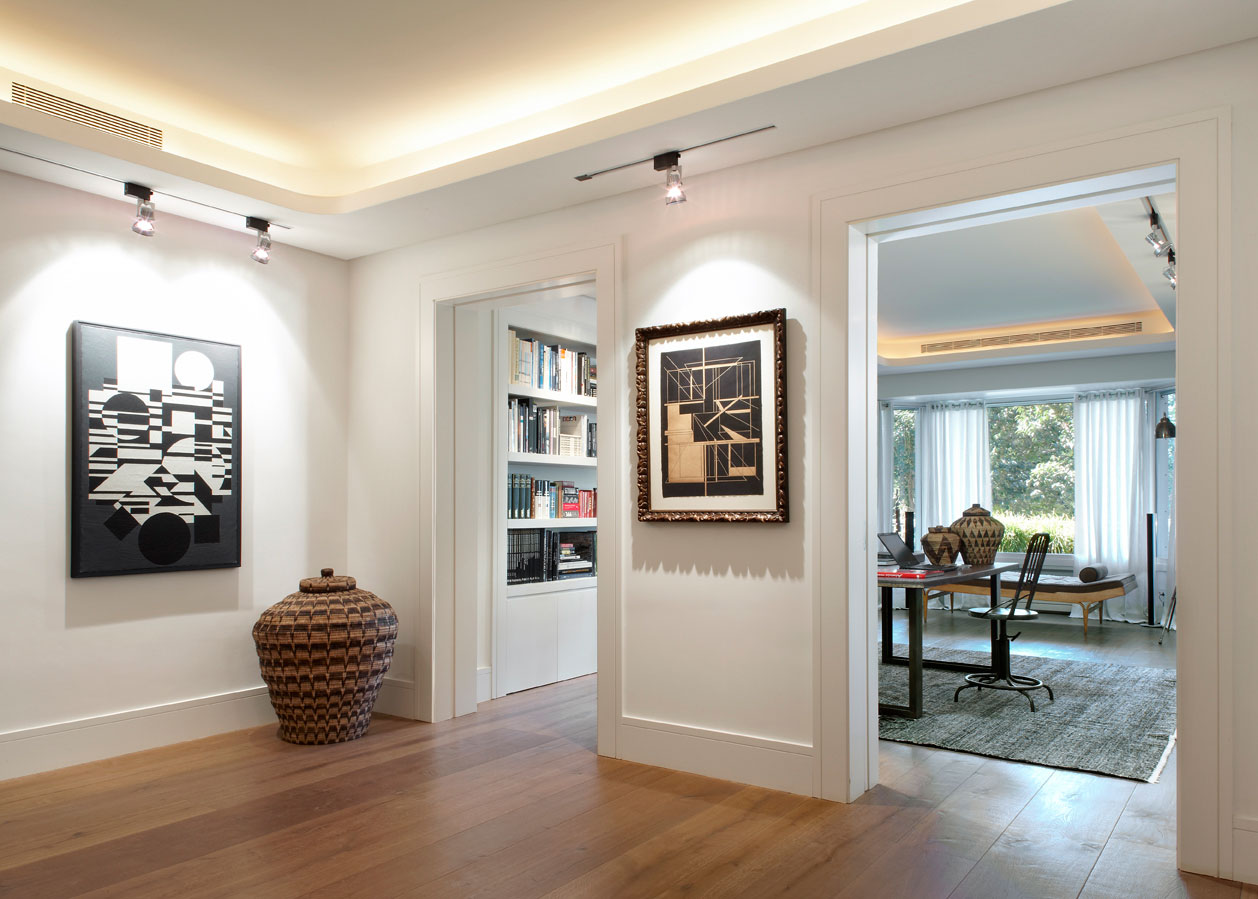 A Timeless Contemporary House with Neutral and White Interiors in Barcelona by GCA Architects (13)