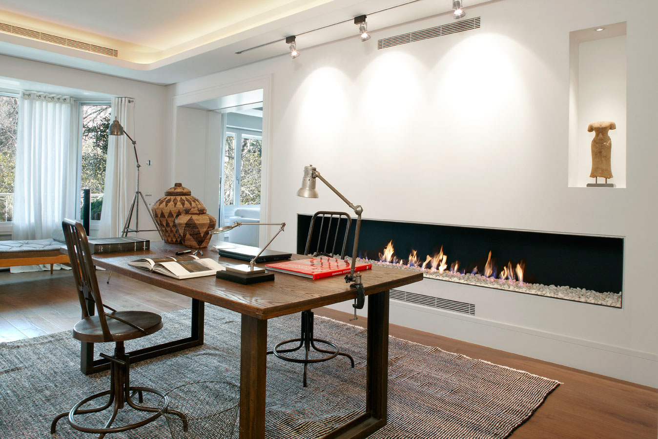 A Timeless Contemporary House with Neutral and White Interiors in Barcelona by GCA Architects (18)