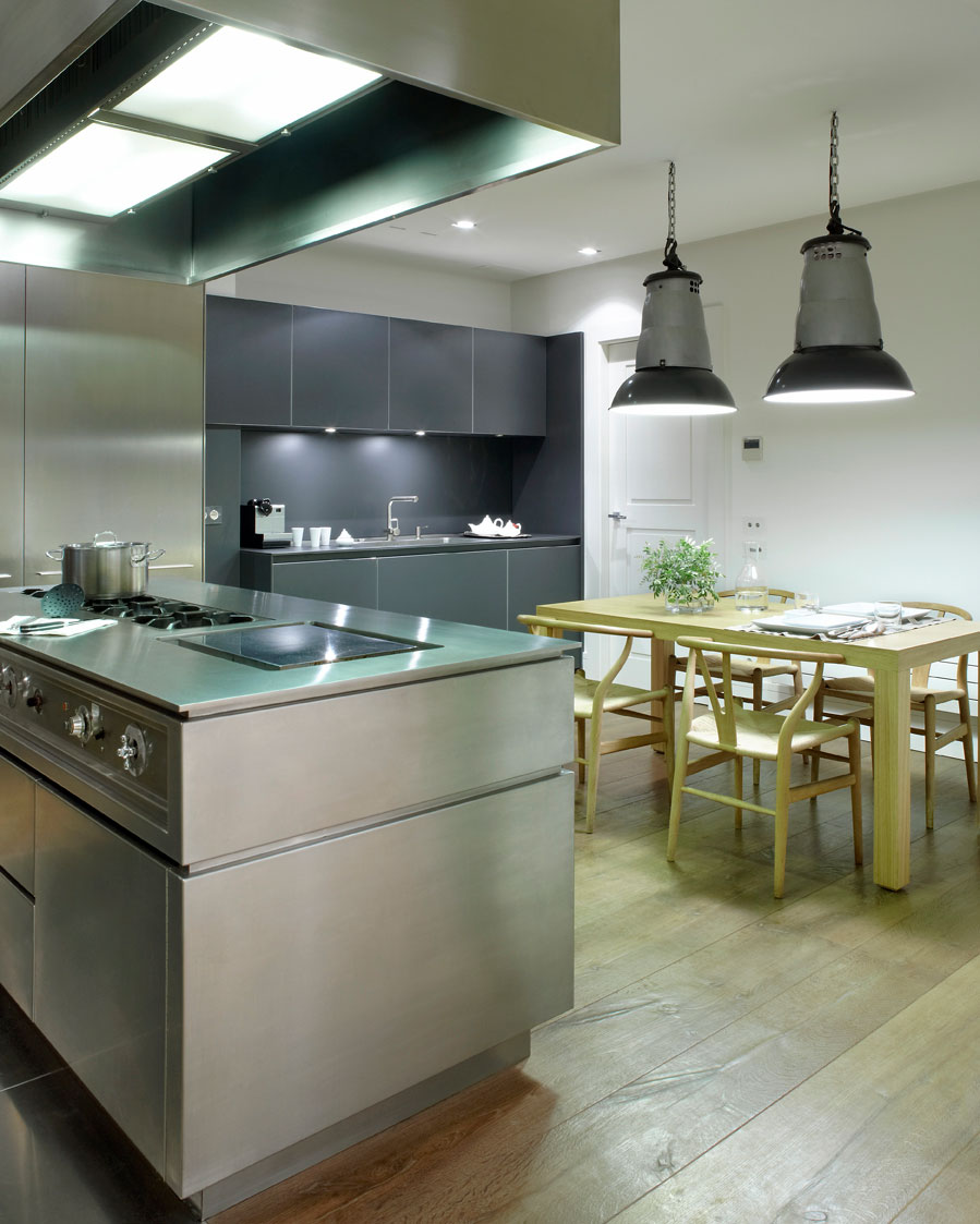 A Timeless Contemporary House with Neutral and White Interiors in Barcelona by GCA Architects (5)