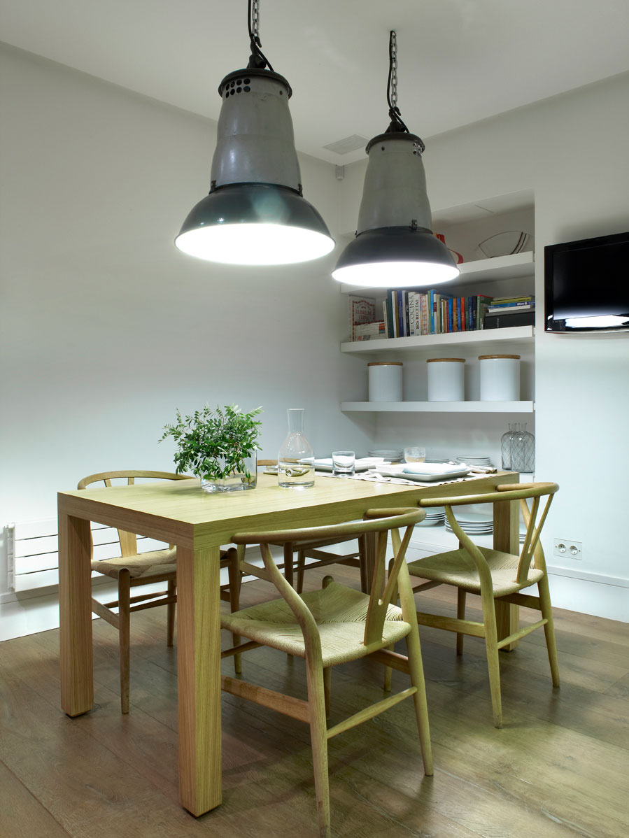 A Timeless Contemporary House with Neutral and White Interiors in Barcelona by GCA Architects (7)