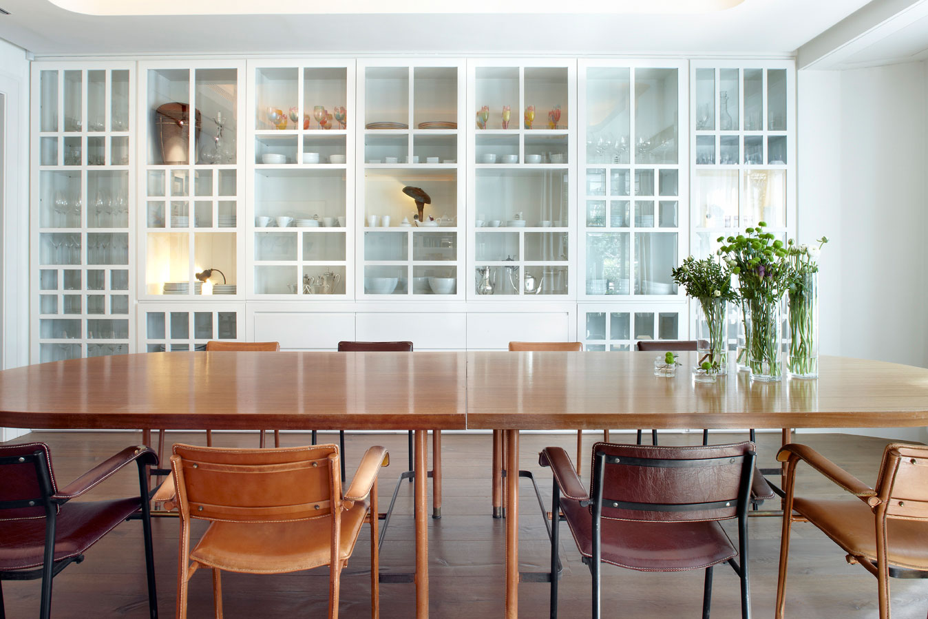 A Timeless Contemporary House with Neutral and White Interiors in Barcelona by GCA Architects (8)