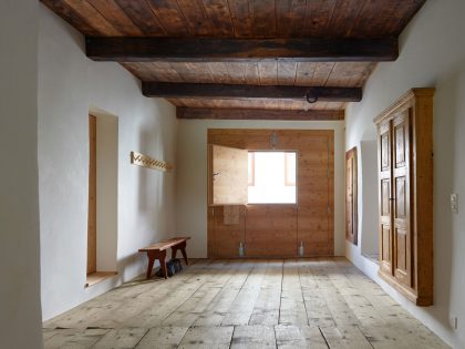 A Traditional Farmhouse Converted Into a Timeless Contemporary House in Scuol, Switzerland by Philipp Baumhauer Architects (17)