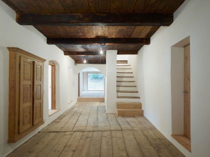 A Traditional Farmhouse Converted Into a Timeless Contemporary House in Scuol, Switzerland by Philipp Baumhauer Architects (18)