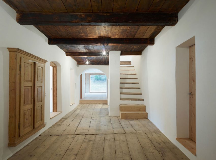 A Traditional Farmhouse Converted Into a Timeless Contemporary House in Scuol, Switzerland by Philipp Baumhauer Architects (18)