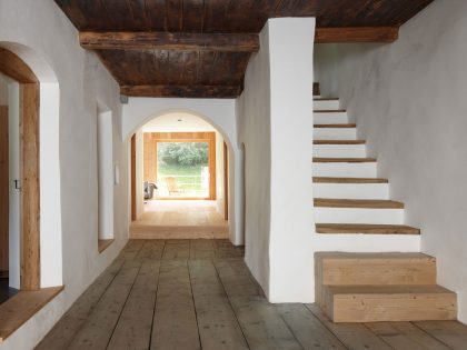 A Traditional Farmhouse Converted Into a Timeless Contemporary House in Scuol, Switzerland by Philipp Baumhauer Architects (19)