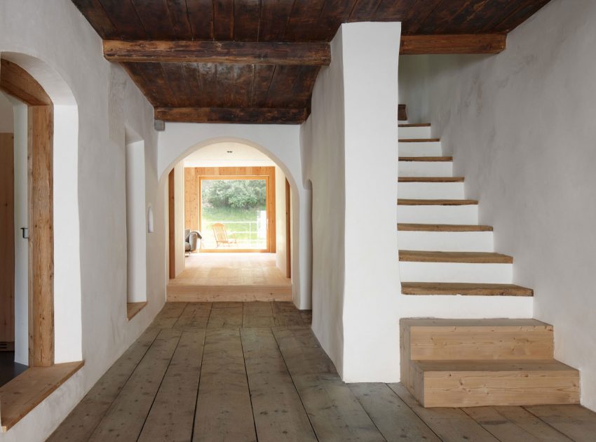 A Traditional Farmhouse Converted Into a Timeless Contemporary House in Scuol, Switzerland by Philipp Baumhauer Architects (19)