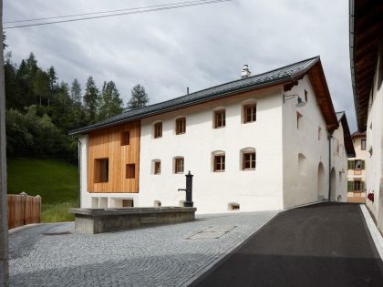 A Traditional Farmhouse Converted Into a Timeless Contemporary House in Scuol, Switzerland by Philipp Baumhauer Architects (2)