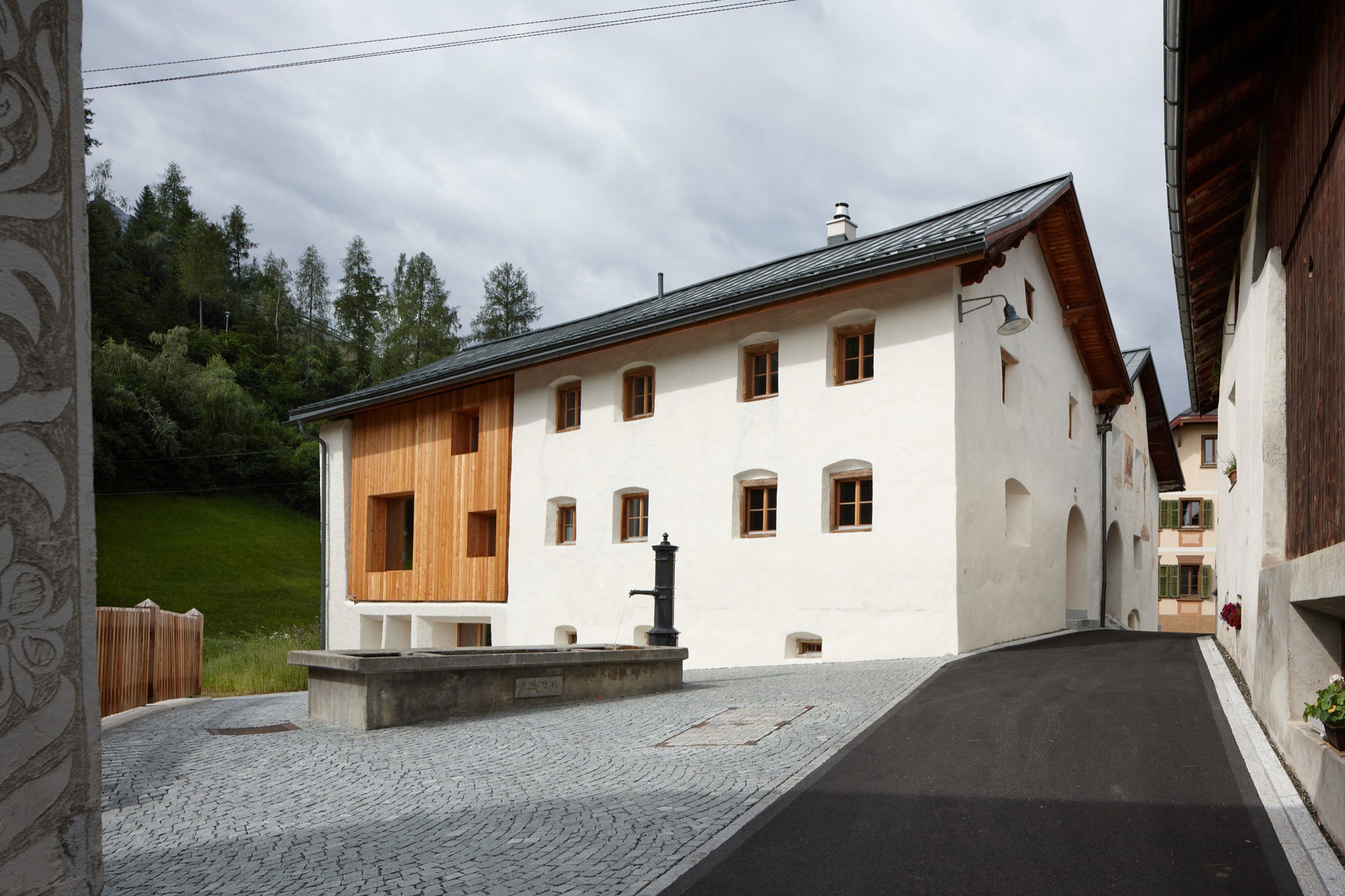 A Traditional Farmhouse Converted Into a Timeless Contemporary House in Scuol, Switzerland by Philipp Baumhauer Architects (2)