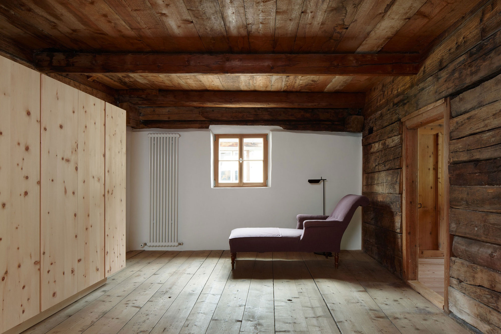 A Traditional Farmhouse Converted Into a Timeless Contemporary House in Scuol, Switzerland by Philipp Baumhauer Architects (28)