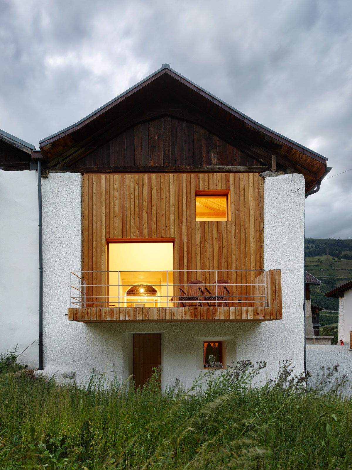 A Traditional Farmhouse Converted Into a Timeless Contemporary House in Scuol, Switzerland by Philipp Baumhauer Architects (30)