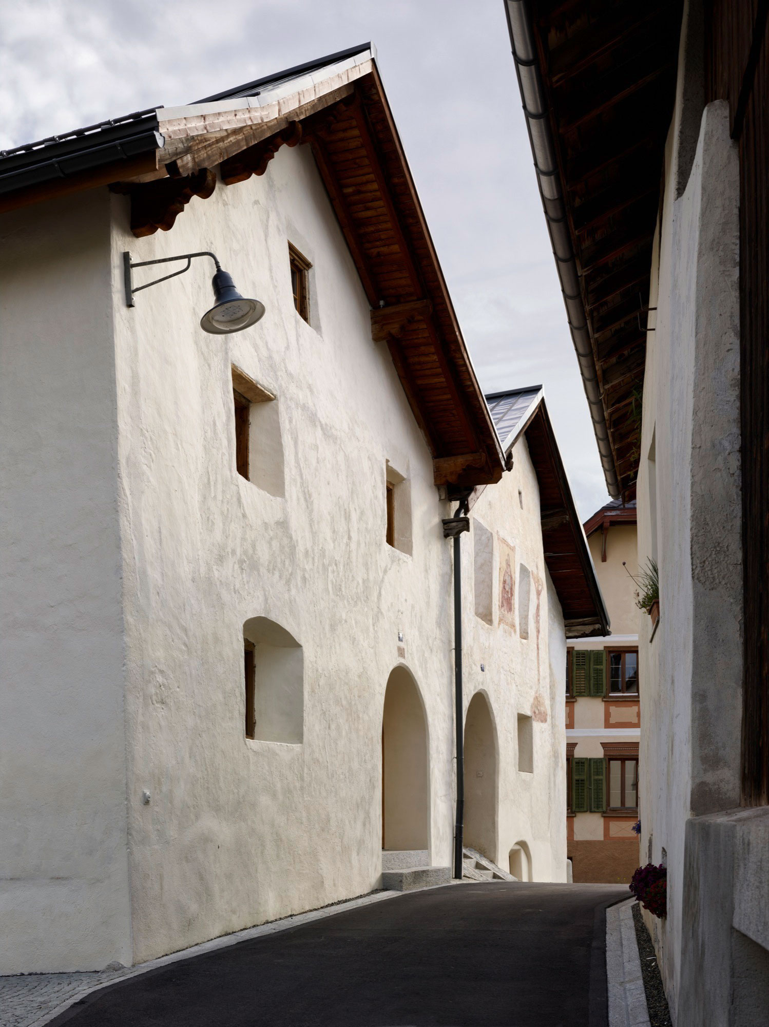 A Traditional Farmhouse Converted Into a Timeless Contemporary House in Scuol, Switzerland by Philipp Baumhauer Architects (7)