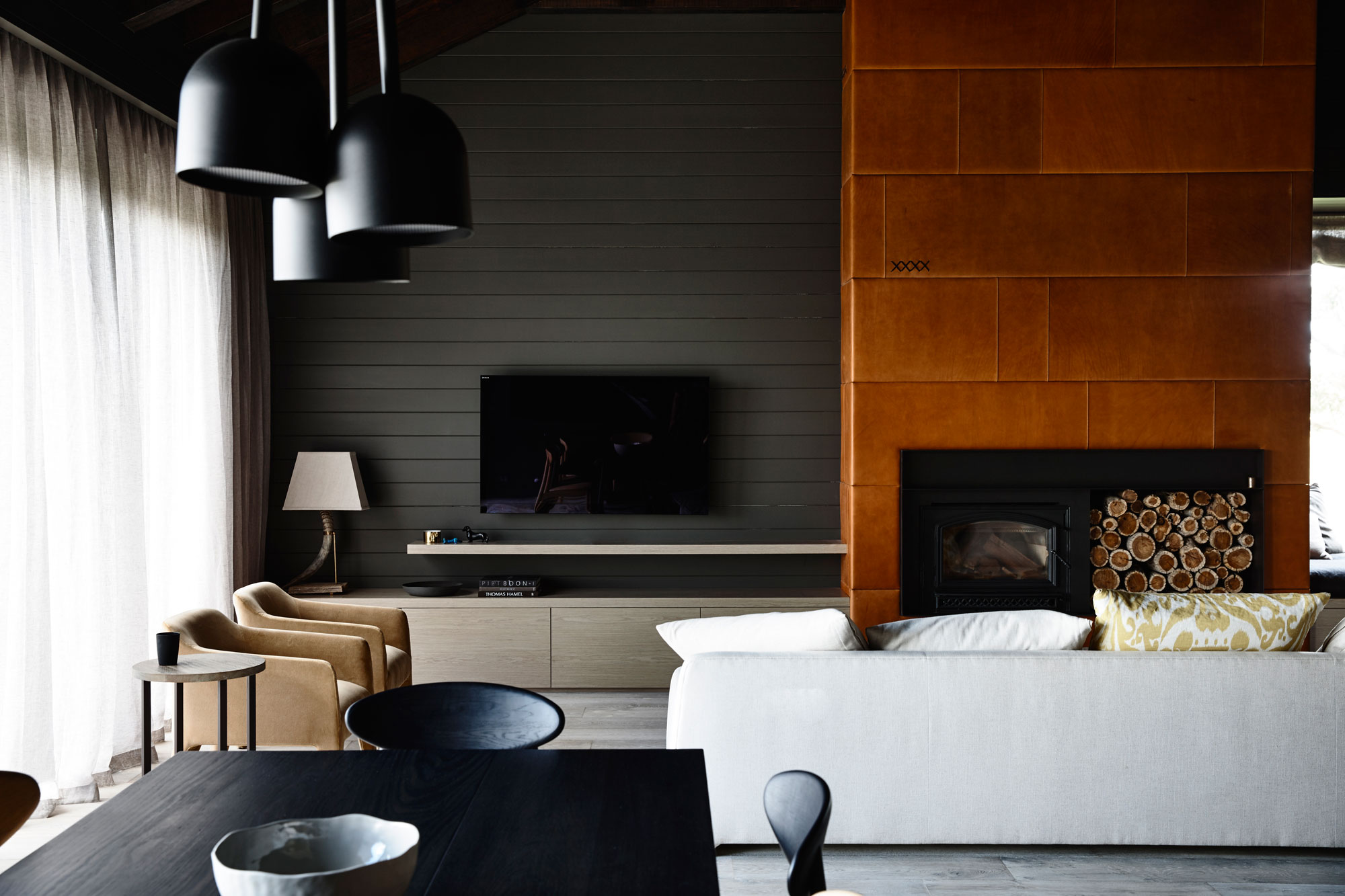 A Traditional Farmhouse Turned into a Moody Contemporary Home in Flinders by Canny Architecture (11)