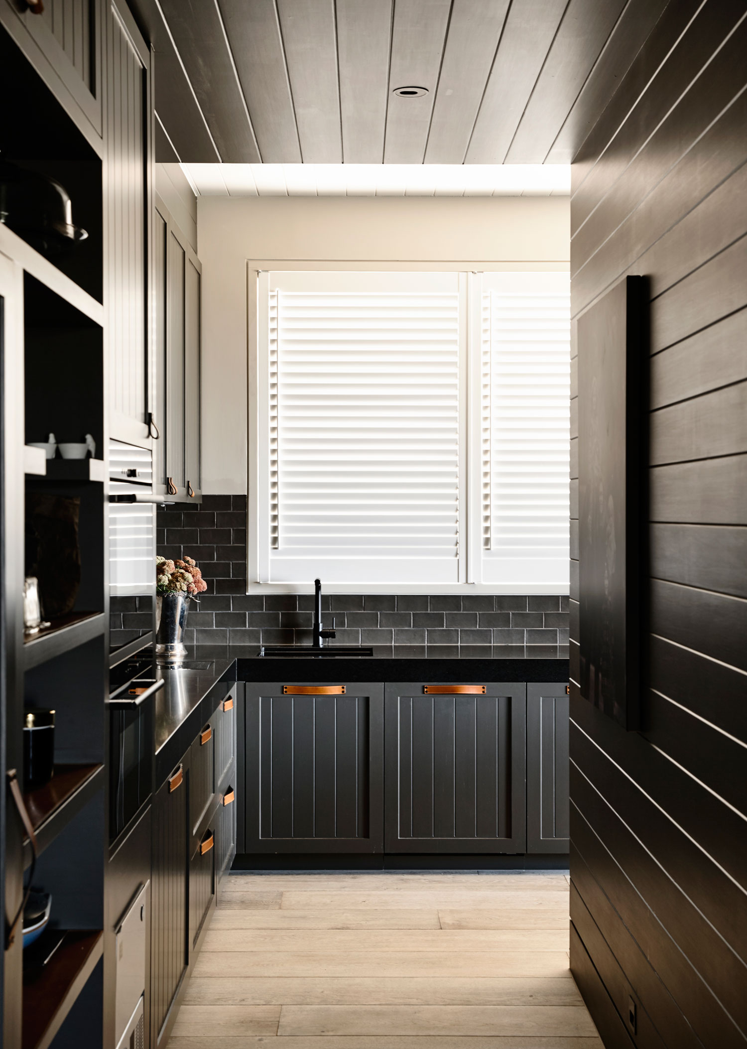 A Traditional Farmhouse Turned into a Moody Contemporary Home in Flinders by Canny Architecture (18)