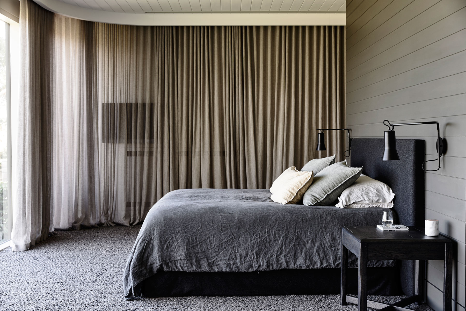 A Traditional Farmhouse Turned into a Moody Contemporary Home in Flinders by Canny Architecture (22)