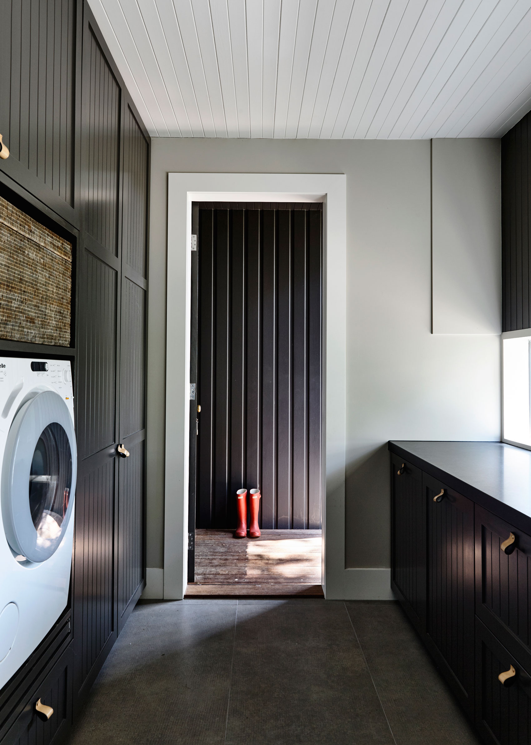 A Traditional Farmhouse Turned into a Moody Contemporary Home in Flinders by Canny Architecture (29)
