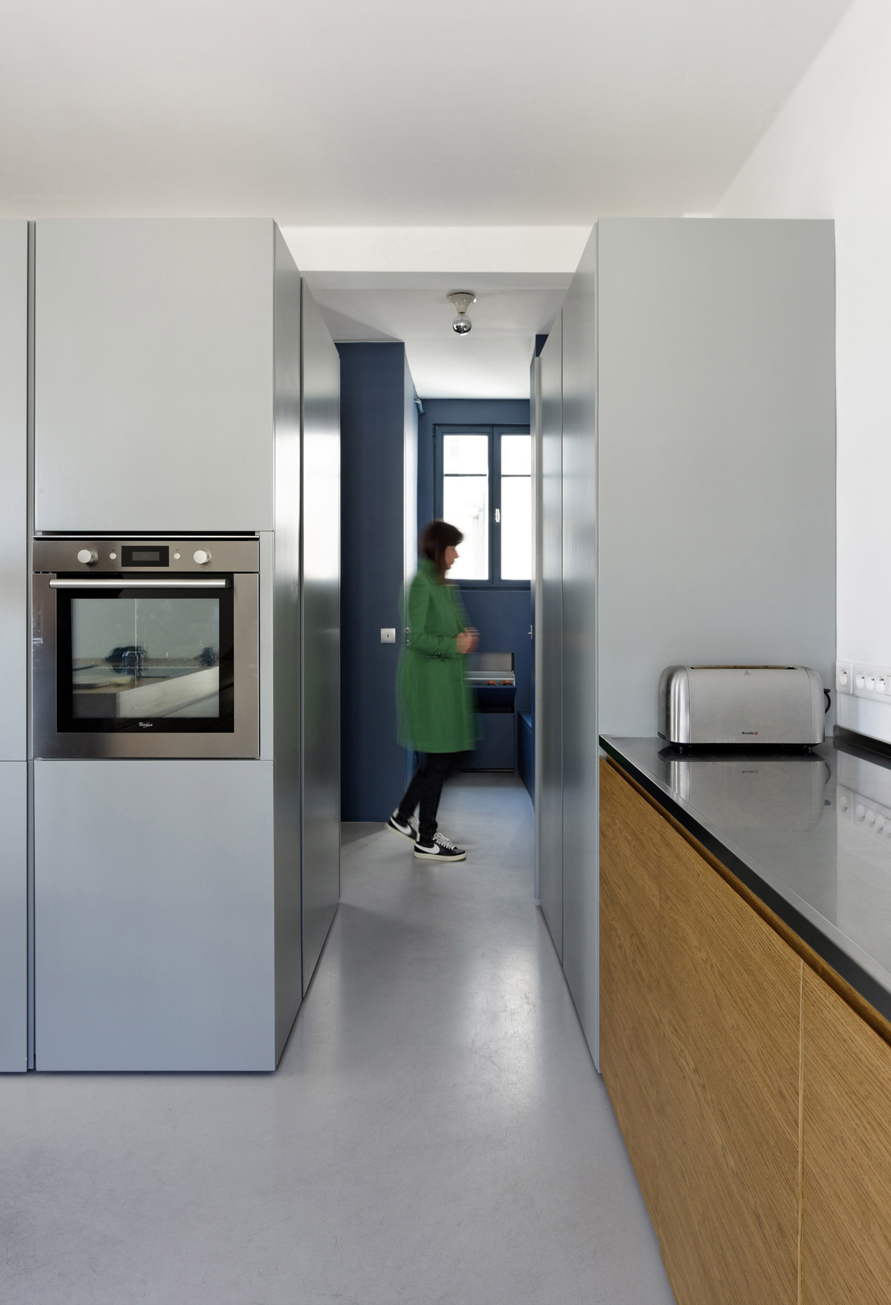 A Two Apartments Combined into a Stylish Family Maisonette in Paris by Equipe Eitan Hammer et Ulli Heckmann (10)