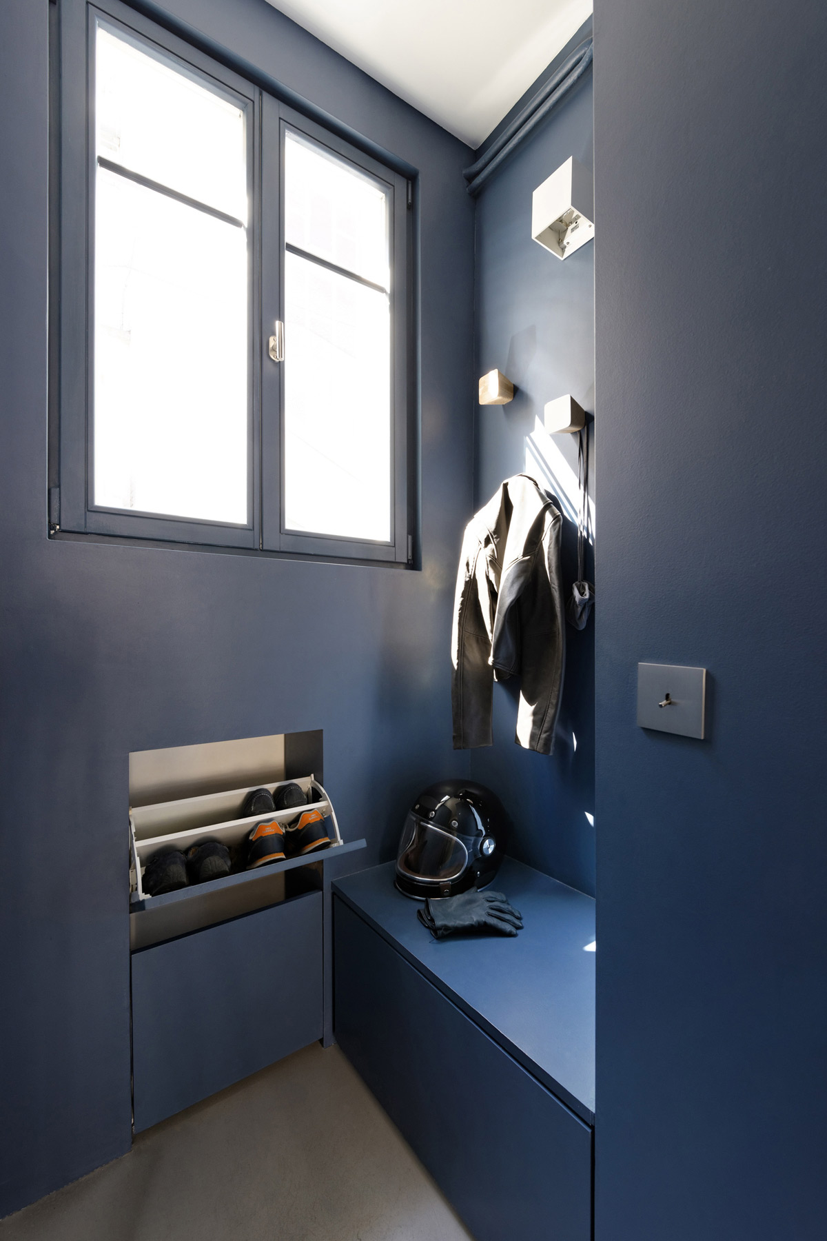 A Two Apartments Combined into a Stylish Family Maisonette in Paris by Equipe Eitan Hammer et Ulli Heckmann (11)