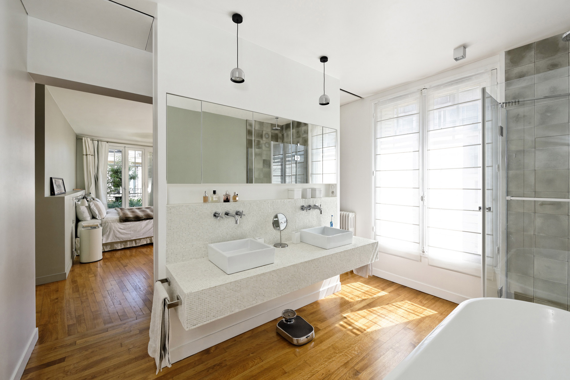 A Two Apartments Combined into a Stylish Family Maisonette in Paris by Equipe Eitan Hammer et Ulli Heckmann (18)