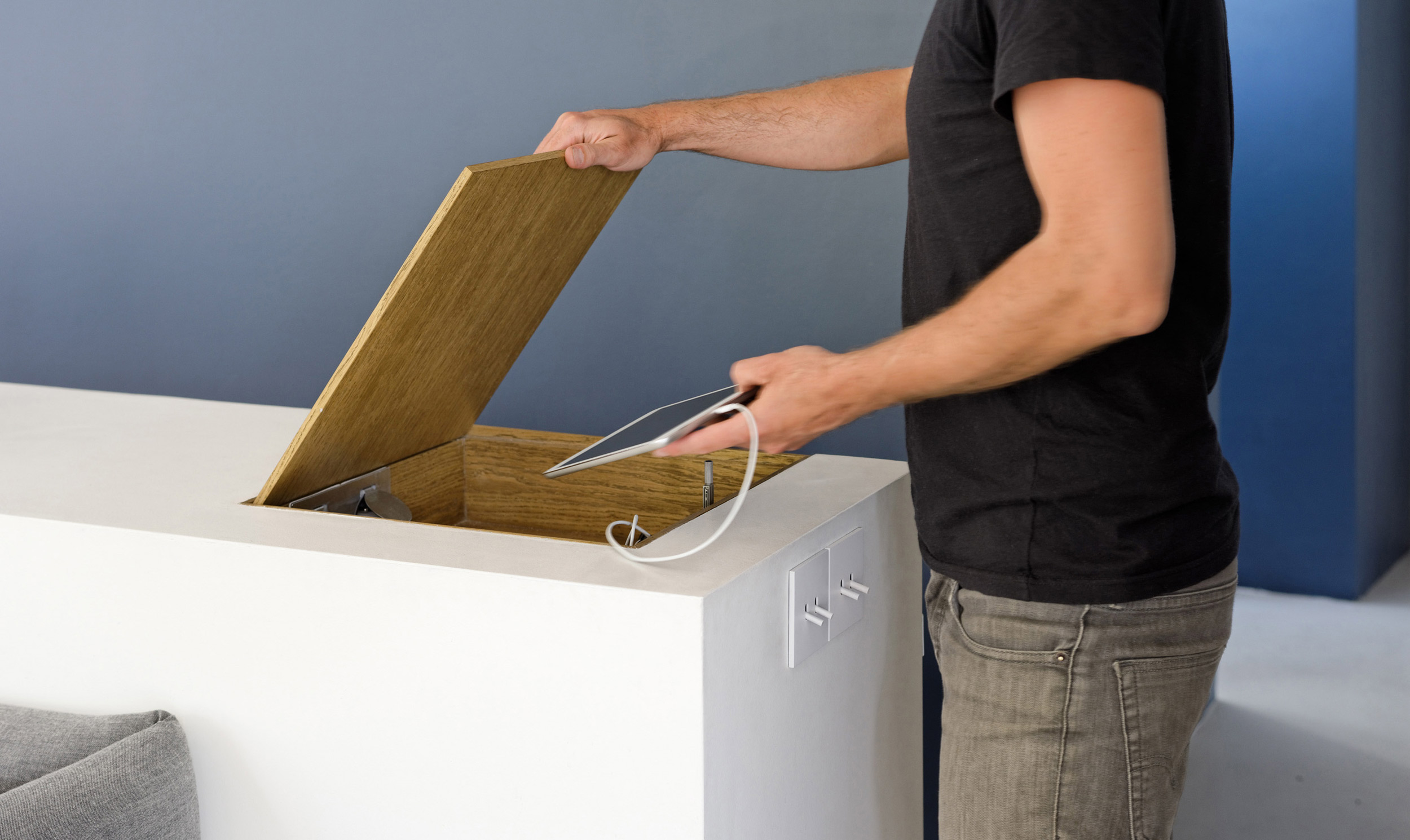 A Two Apartments Combined into a Stylish Family Maisonette in Paris by Equipe Eitan Hammer et Ulli Heckmann (3)