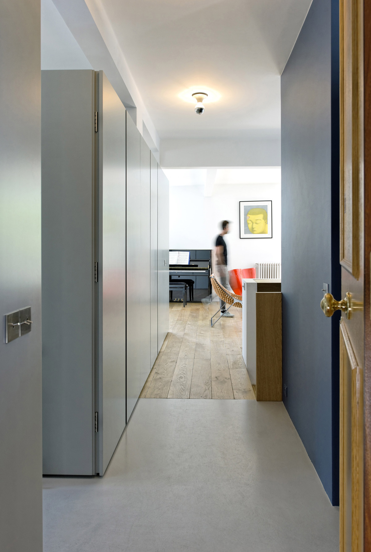 A Two Apartments Combined into a Stylish Family Maisonette in Paris by Equipe Eitan Hammer et Ulli Heckmann (6)