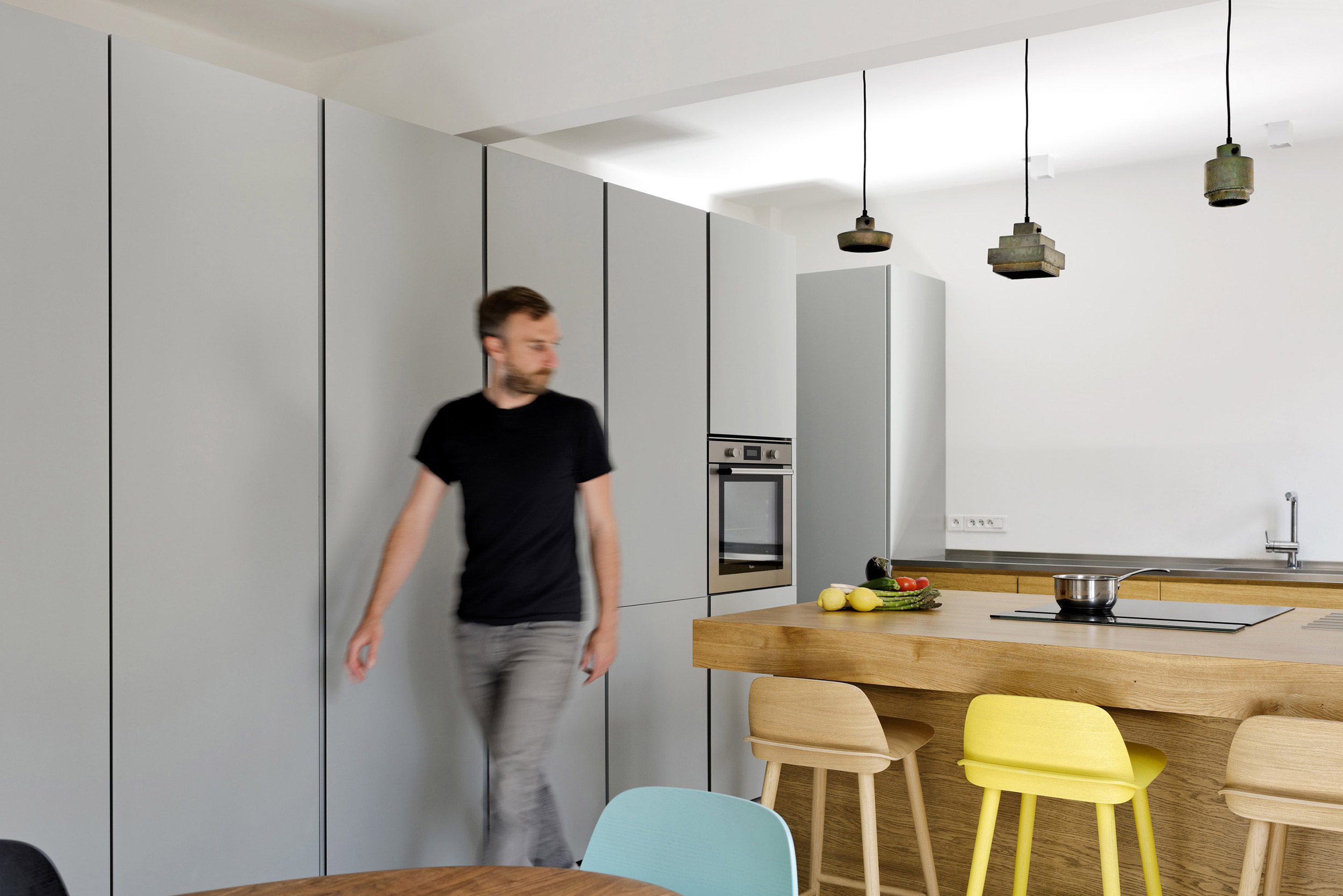 A Two Apartments Combined into a Stylish Family Maisonette in Paris by Equipe Eitan Hammer et Ulli Heckmann (9)