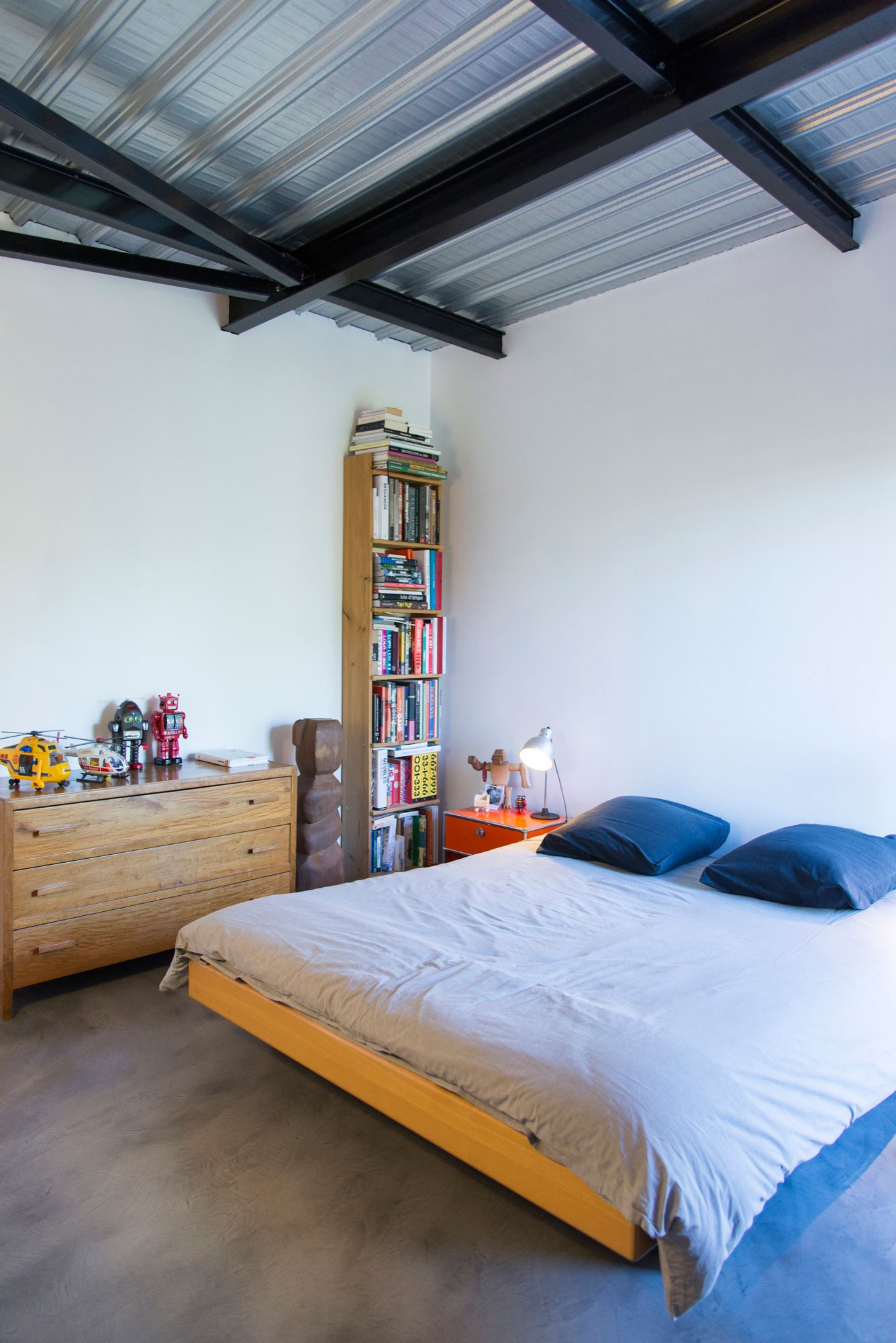 A Two Shipping Containers Turned into a Modern House for a Writer and Sculptor in Saint-Bresson by Spray Architecture & Gabrielle Vella-Boucaud (14)