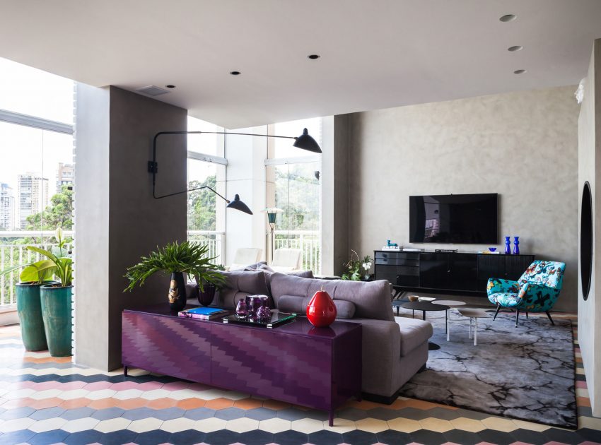 A Unique Artsy Contemporary Apartment with Colorful and Lively Interiors in São Paulo by Fabio Galeazzo Design (1)