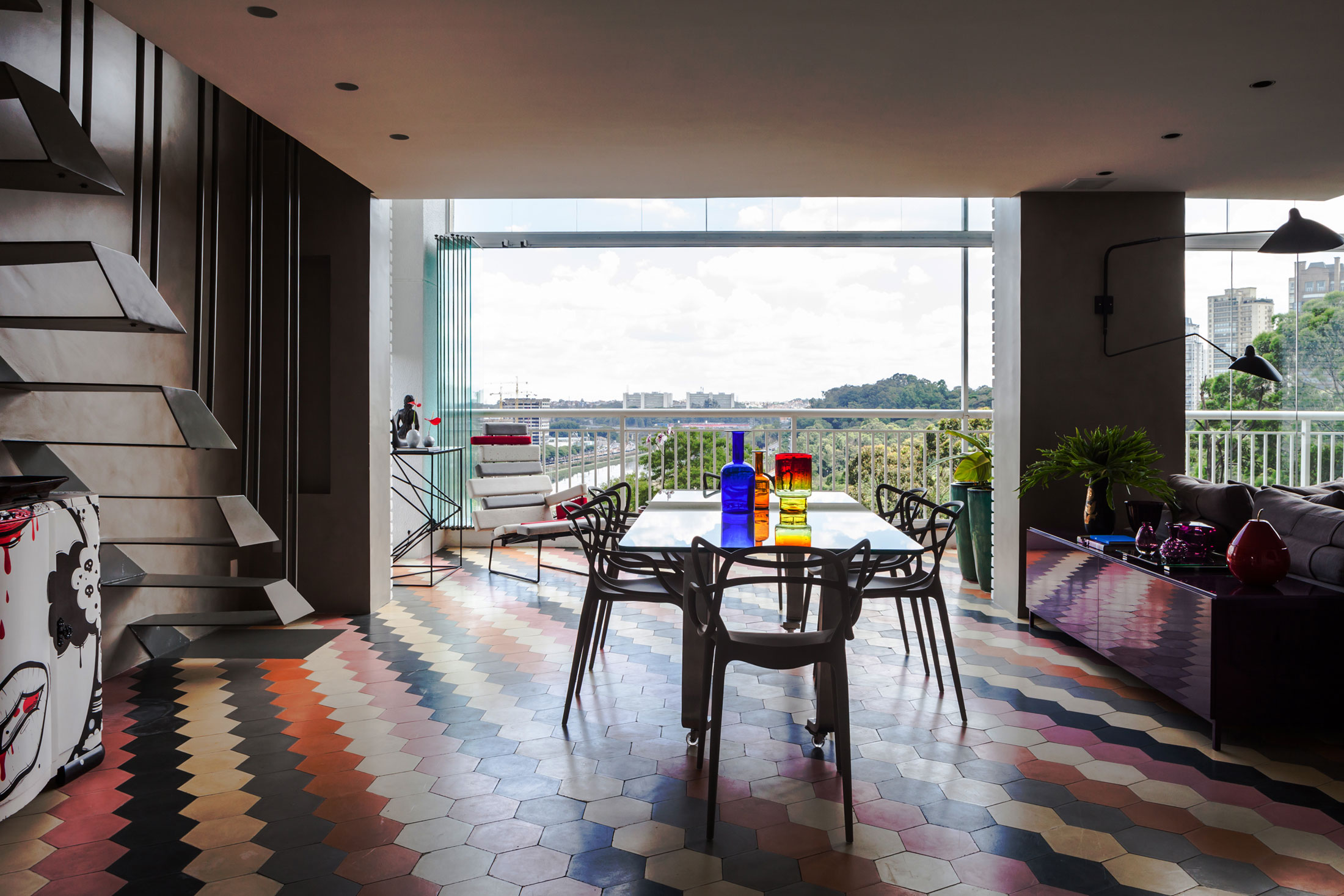 A Unique Artsy Contemporary Apartment with Colorful and Lively Interiors in São Paulo by Fabio Galeazzo Design (19)