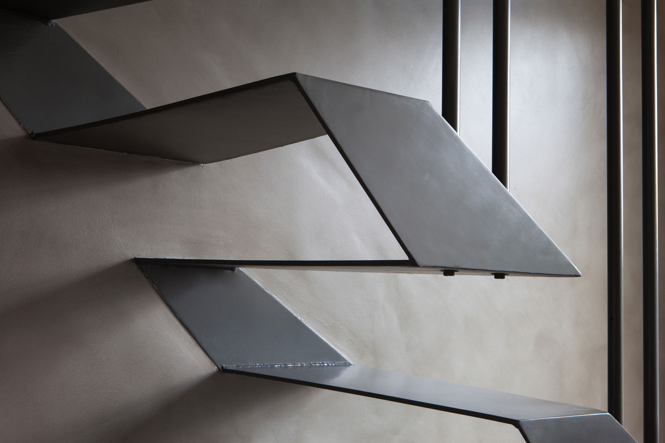 A Unique Artsy Contemporary Apartment with Colorful and Lively Interiors in São Paulo by Fabio Galeazzo Design (24)