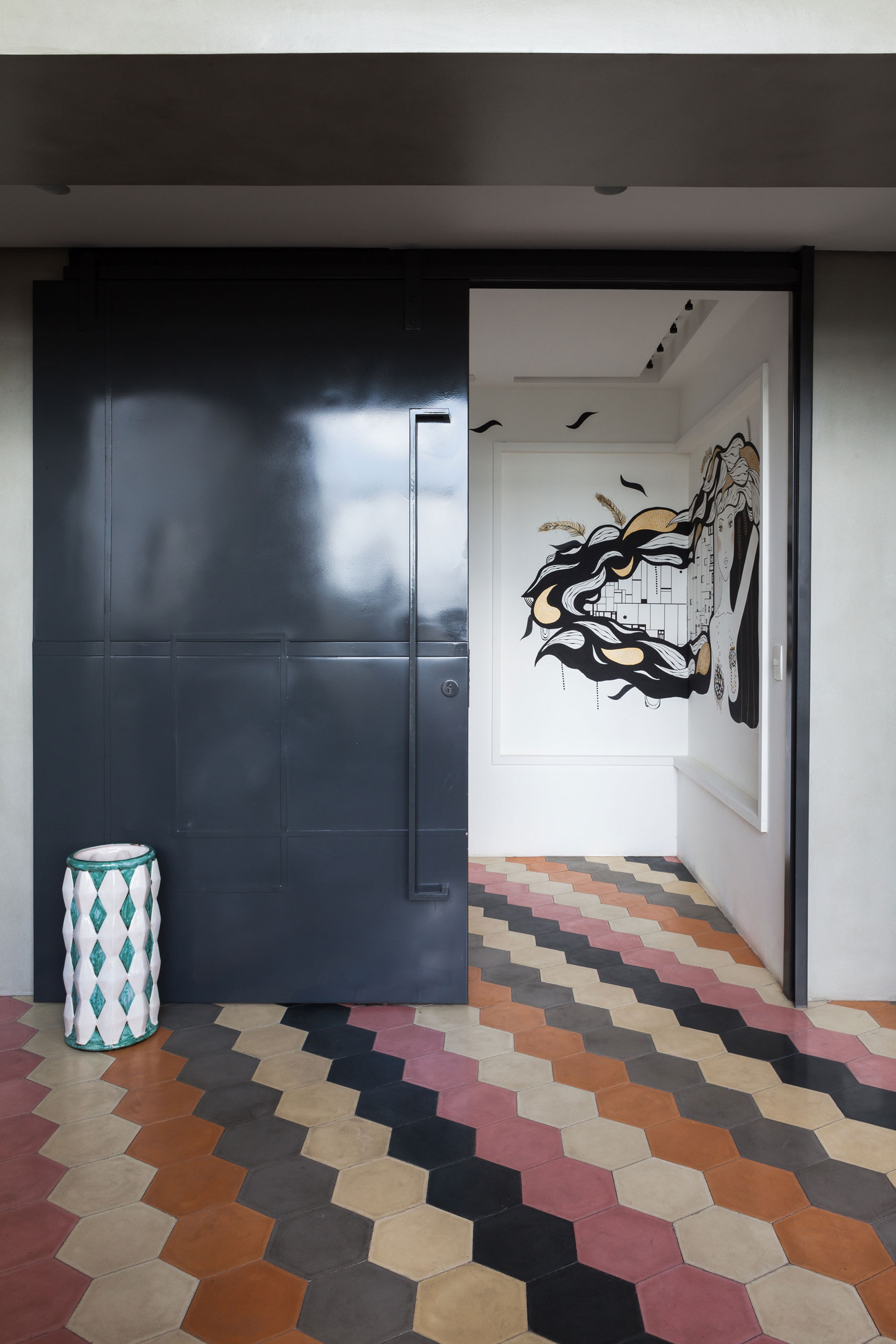 A Unique Artsy Contemporary Apartment with Colorful and Lively Interiors in São Paulo by Fabio Galeazzo Design (9)