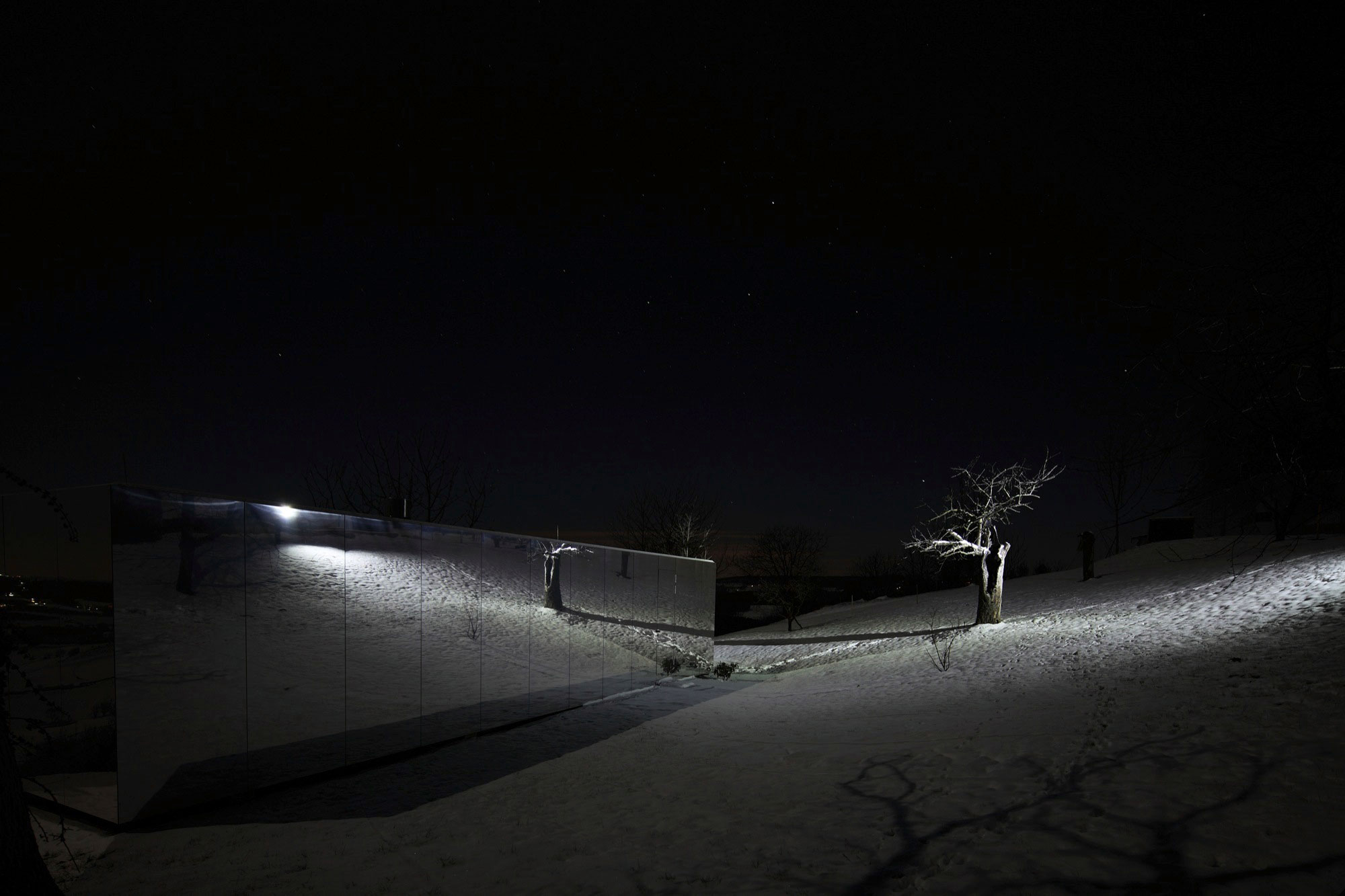 A Unique Contemporary House with Simple Elegant Interiors in Austria by Delugan Meissl Associated Architects (22)