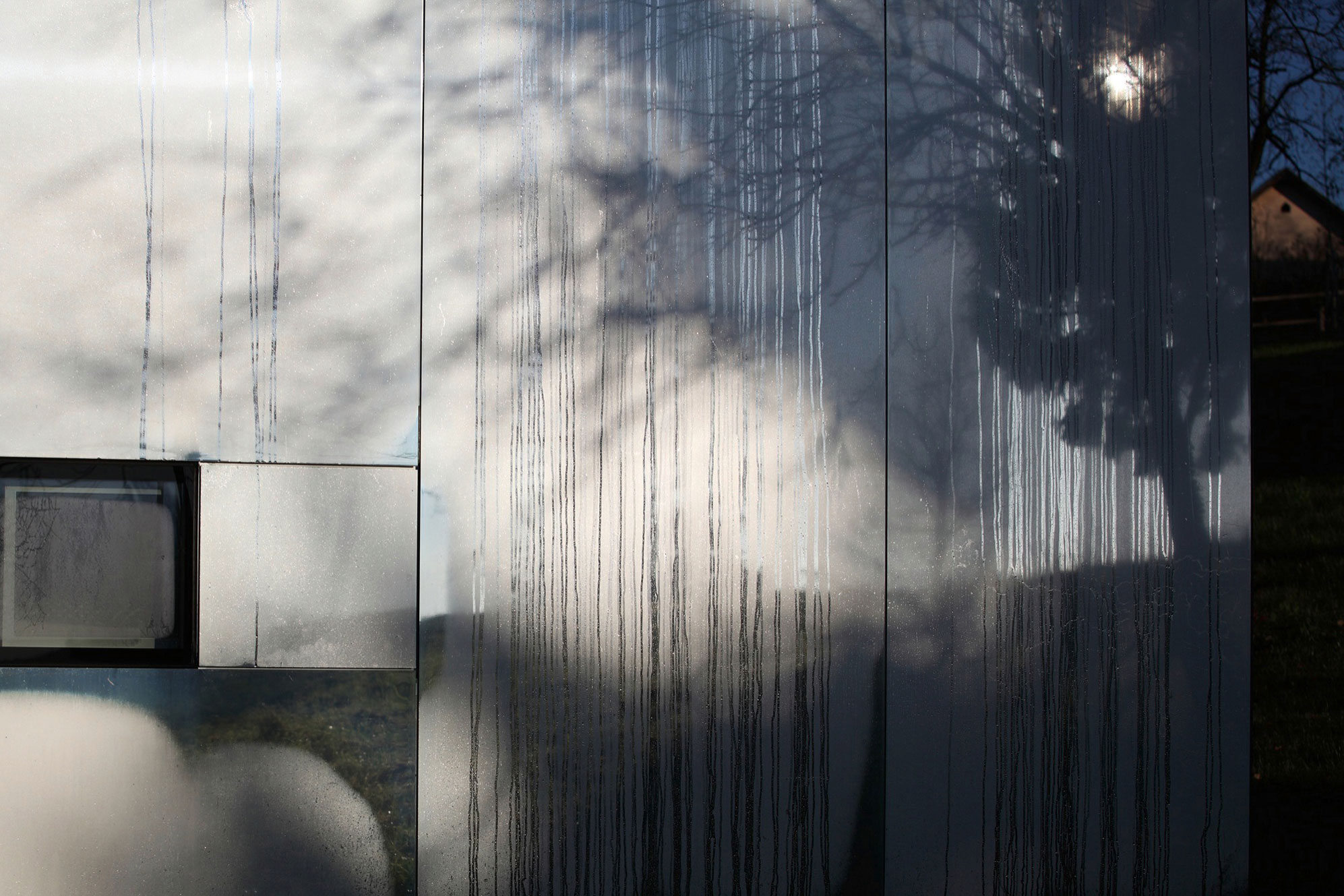 A Unique Contemporary House with Simple Elegant Interiors in Austria by Delugan Meissl Associated Architects (3)