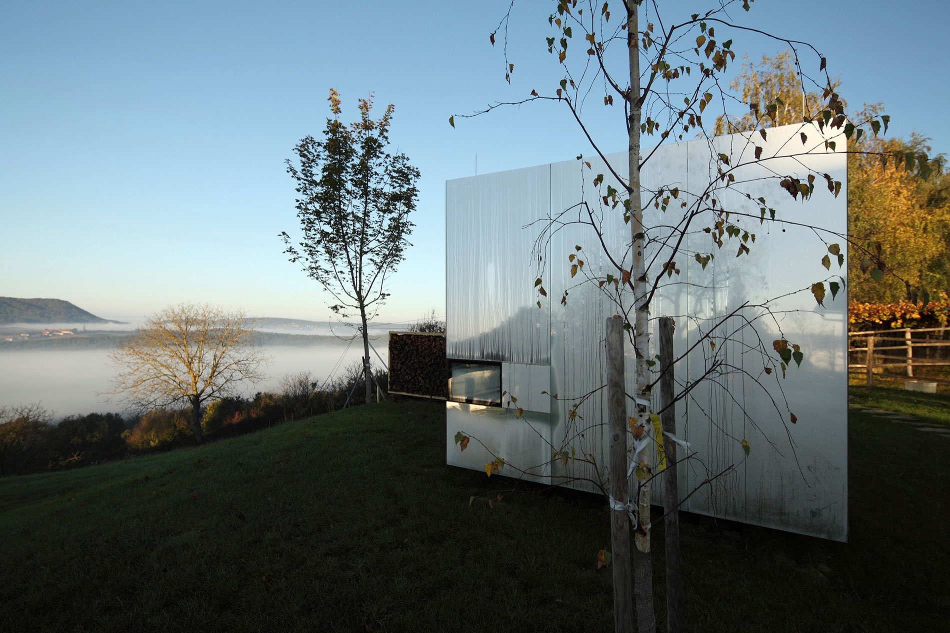 A Unique Contemporary House with Simple Elegant Interiors in Austria by Delugan Meissl Associated Architects (5)