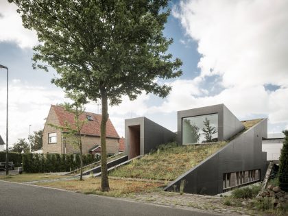 A Unique Modern Home with Sloping Green Roof and Split-Level Interior in Maldegem, Belgium by OYO (1)