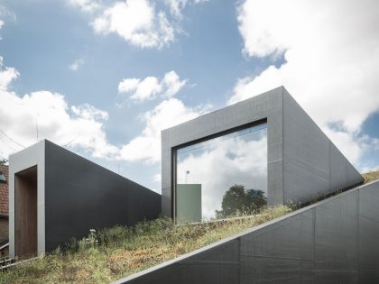 A Unique Modern Home with Sloping Green Roof and Split-Level Interior in Maldegem, Belgium by OYO (2)