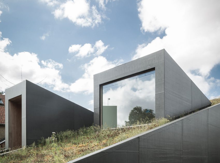 A Unique Modern Home with Sloping Green Roof and Split-Level Interior in Maldegem, Belgium by OYO (2)