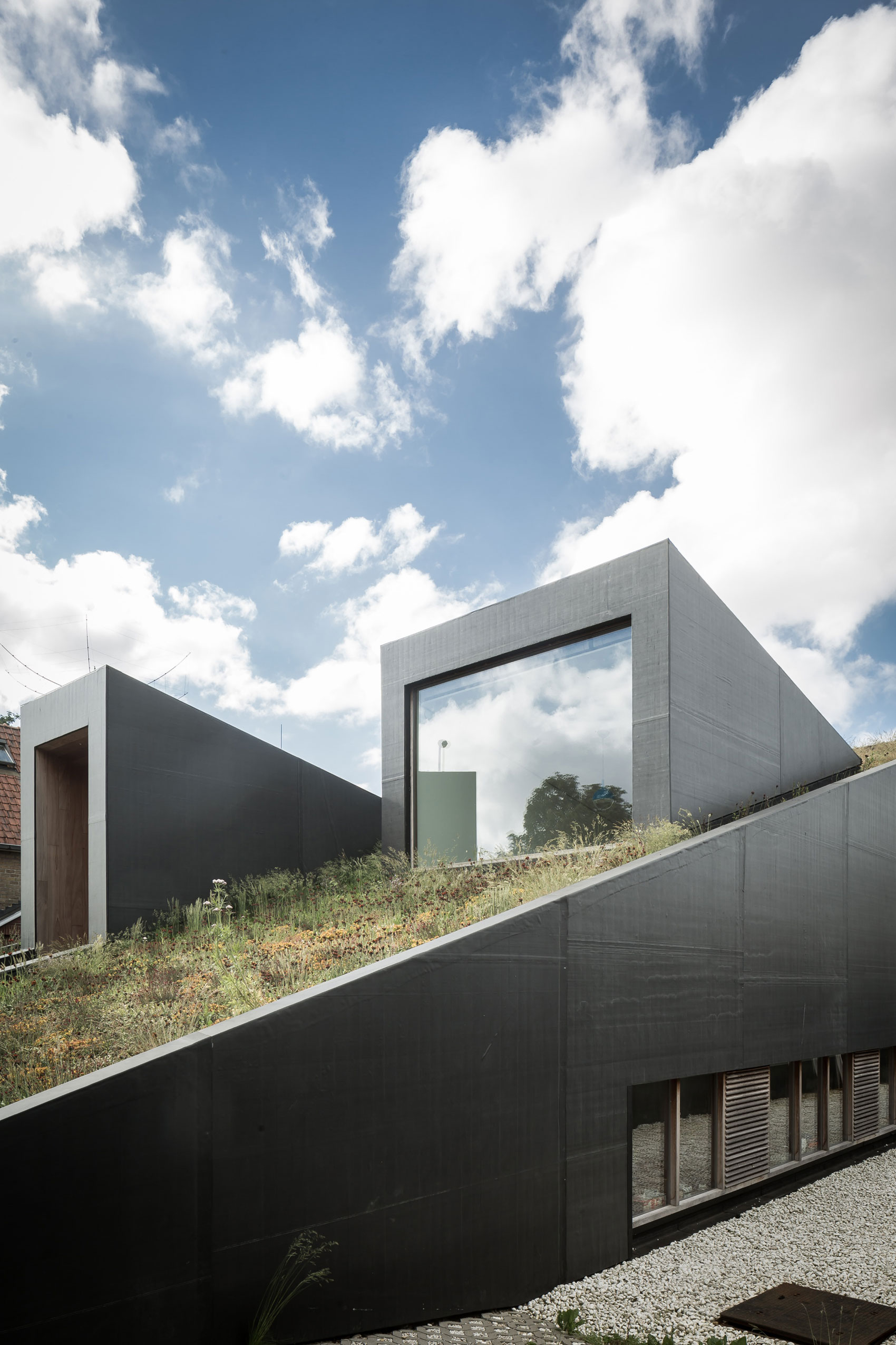A Unique Modern Home with Sloping Green Roof and Split-Level Interior in Maldegem, Belgium by OYO (2)