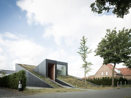 A Unique Modern Home with Sloping Green Roof and Split-Level Interior in Maldegem, Belgium by OYO (3)