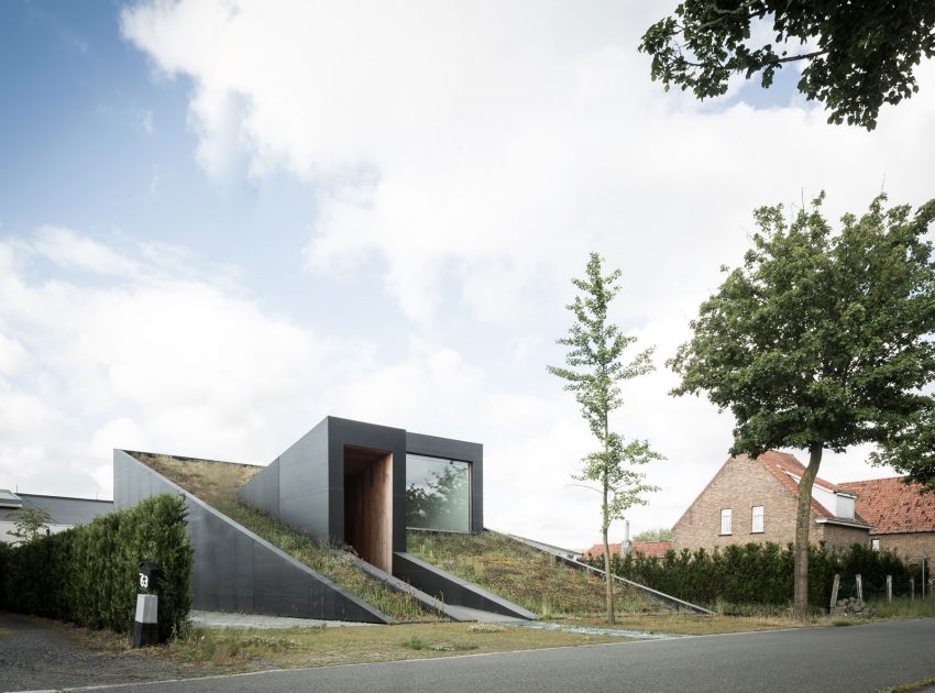 A Unique Modern Home with Sloping Green Roof and Split-Level Interior in Maldegem, Belgium by OYO (3)