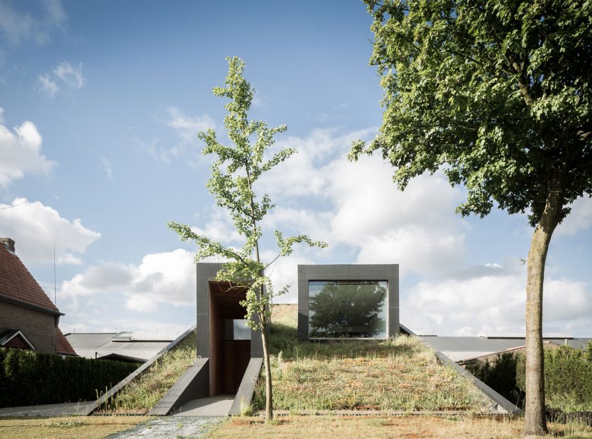 A Unique Modern Home with Sloping Green Roof and Split-Level Interior in Maldegem, Belgium by OYO (4)