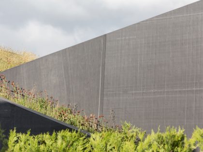 A Unique Modern Home with Sloping Green Roof and Split-Level Interior in Maldegem, Belgium by OYO (5)