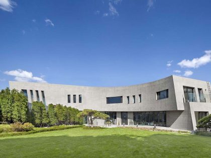 A Unique and Ultra-Modern Concrete House in Busan, South Korea