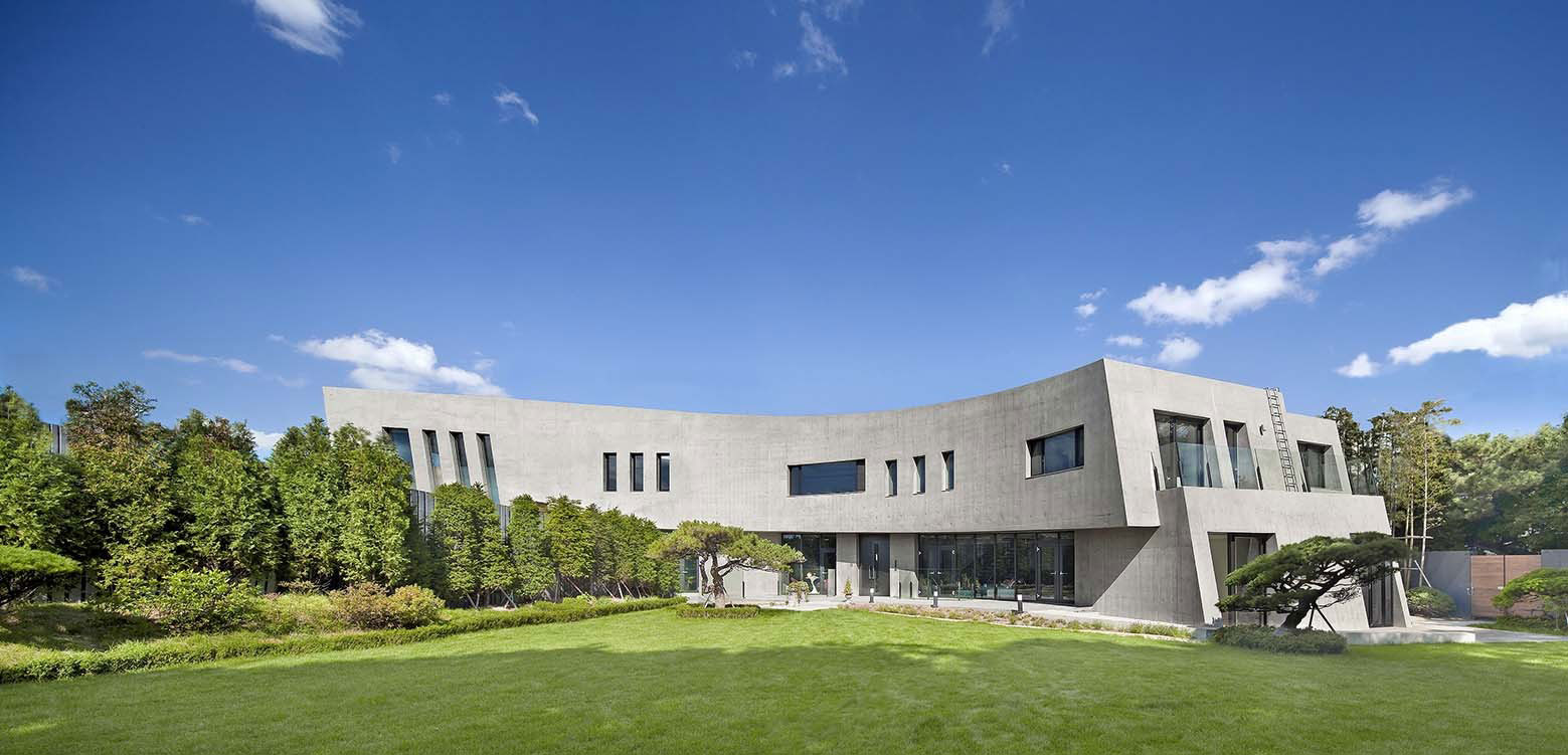 A Unique and Ultra-Modern Concrete House in Busan, South Korea by Architect-K (1)