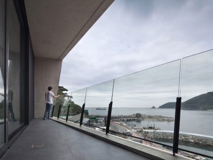 A Unique and Ultra-Modern Concrete House in Busan, South Korea by Architect-K (11)