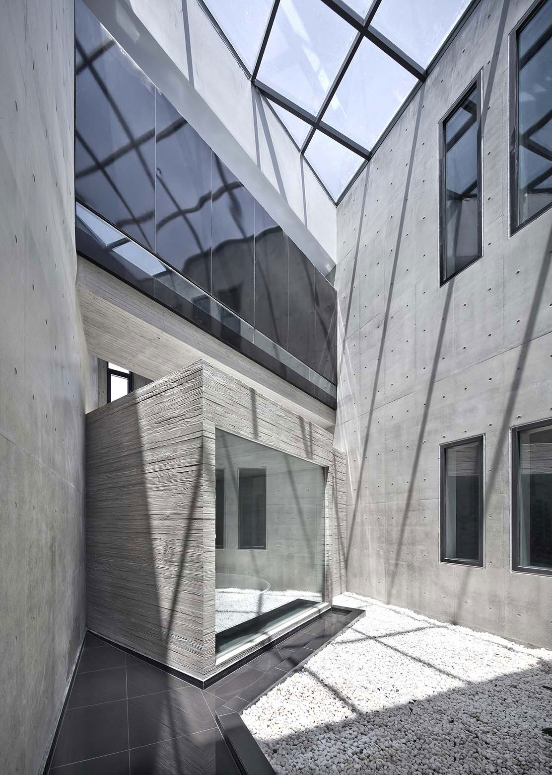 A Unique and Ultra-Modern Concrete House in Busan, South Korea by Architect-K (12)